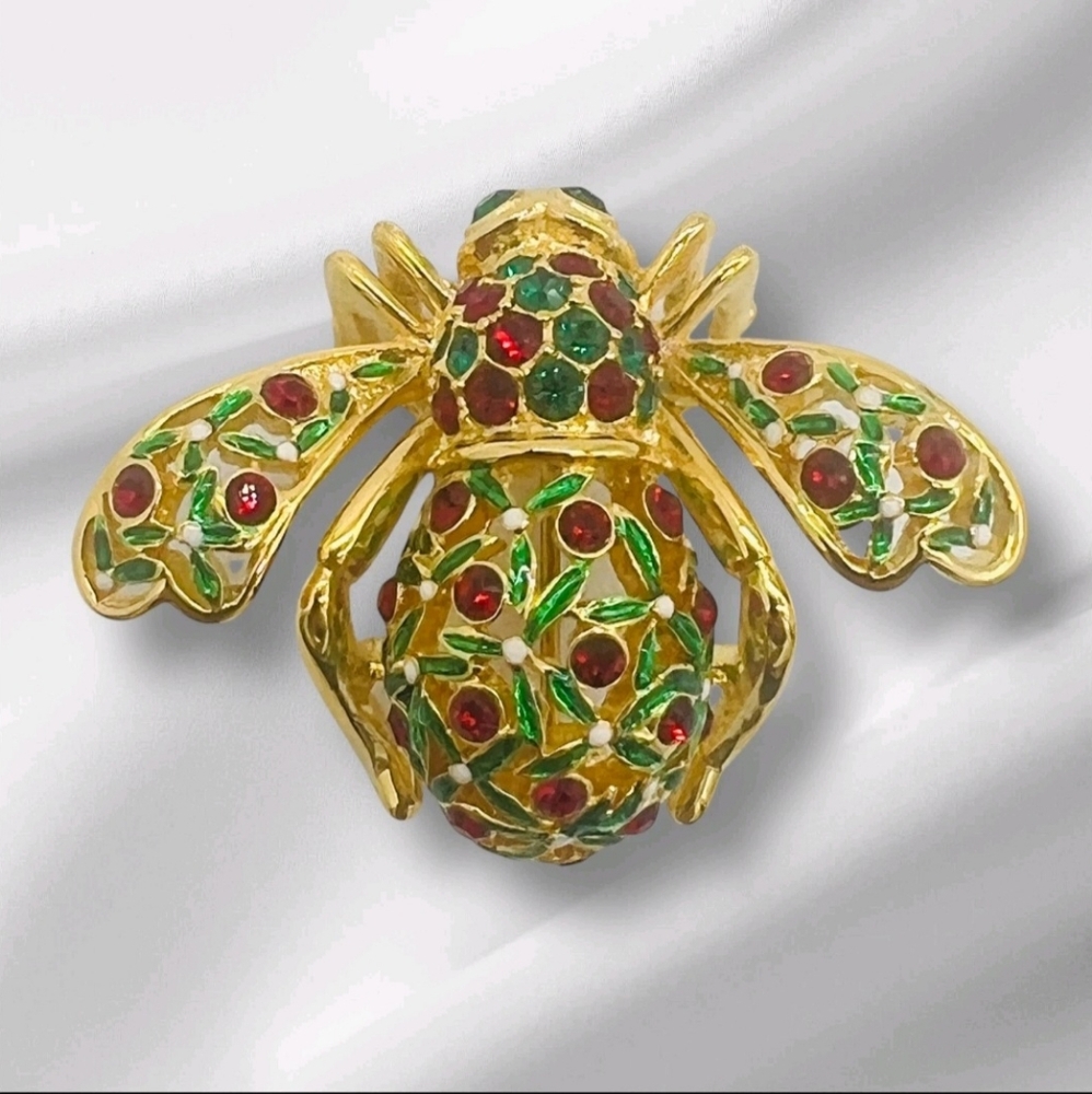 Joan Rivers HOLLY JOLLY BEE PIN BROOCH Holiday Christmas Holly Berries Green Red
